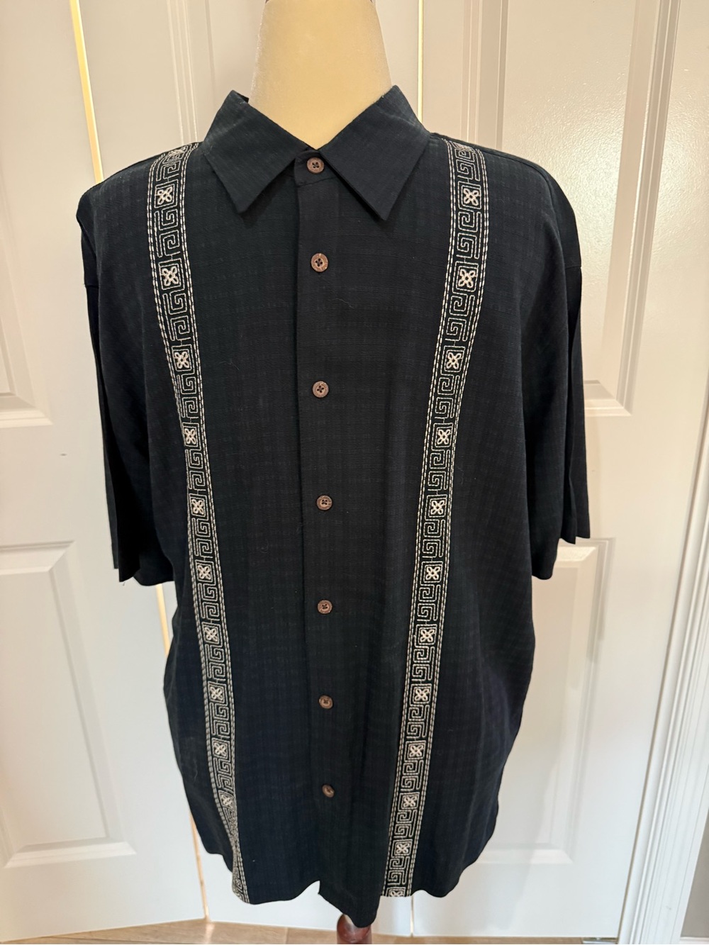Neiman Marcus Men's XL Black Geometric Silk Rayon Woven Short Sleeve Button-Up